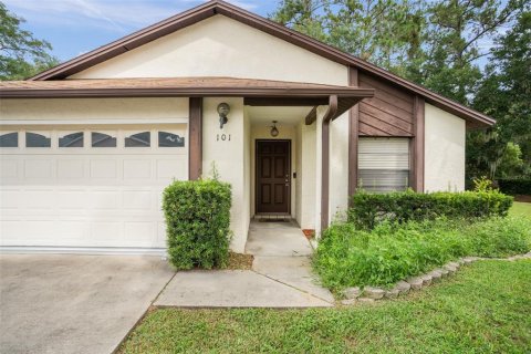 House in Ocala, Florida 2 bedrooms, 119.75 sq.m. № 1387557 - photo 2