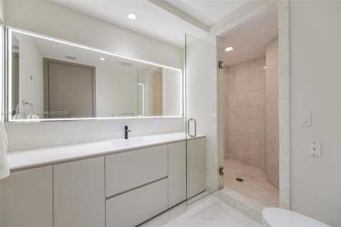 Condo in Sunny Isles Beach, Florida, 2 bedrooms  № 1356870 - photo 27