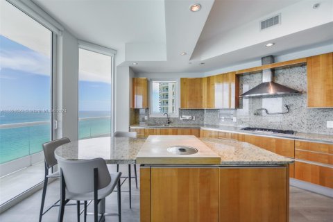 Condo in Sunny Isles Beach, Florida, 2 bedrooms  № 1356870 - photo 9