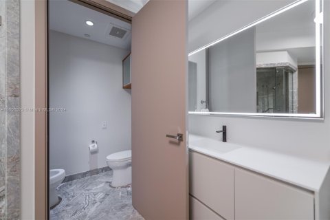 Condo in Sunny Isles Beach, Florida, 2 bedrooms  № 1356870 - photo 21