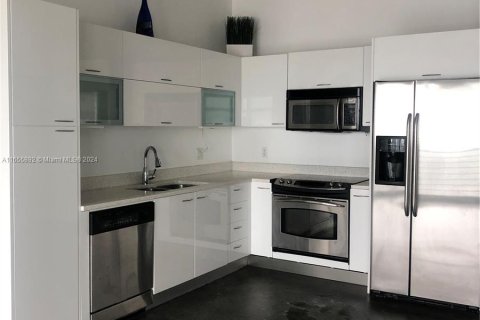 Condo in Miami, Florida, 1 bedroom  № 1356813 - photo 2