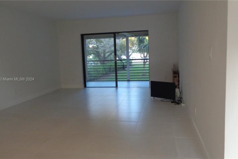 Copropriété à vendre à Tamarac, Floride: 2 chambres, 117.99 m2 № 1241429 - photo 5