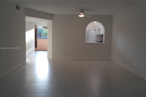 Copropriété à vendre à Tamarac, Floride: 2 chambres, 117.99 m2 № 1241429 - photo 6