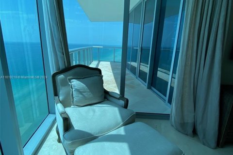 Condominio en venta en Sunny Isles Beach, Florida, 4 dormitorios, 222.41 m2 № 1241431 - foto 2