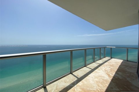 Condo in Sunny Isles Beach, Florida, 4 bedrooms  № 1241431 - photo 1