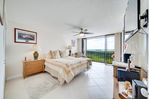 Condo in Hutchinson Island South, Florida, 2 bedrooms  № 1055045 - photo 13