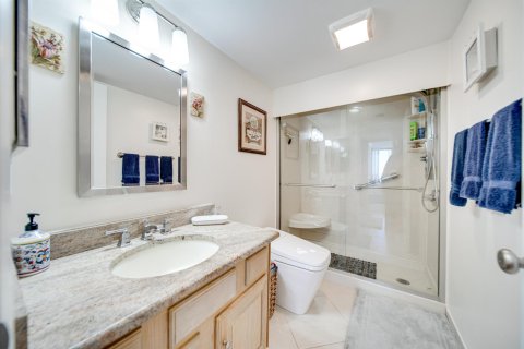 Condo in Hutchinson Island South, Florida, 2 bedrooms  № 1055045 - photo 17