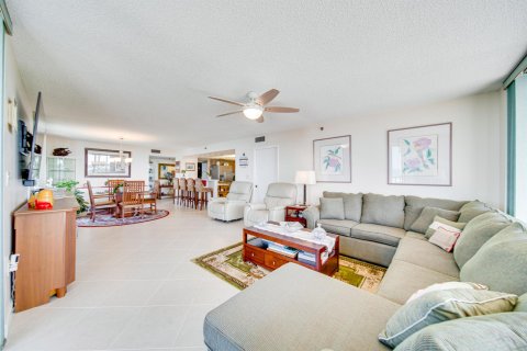 Condo in Hutchinson Island South, Florida, 2 bedrooms  № 1055045 - photo 28