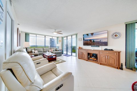 Condo in Hutchinson Island South, Florida, 2 bedrooms  № 1055045 - photo 30