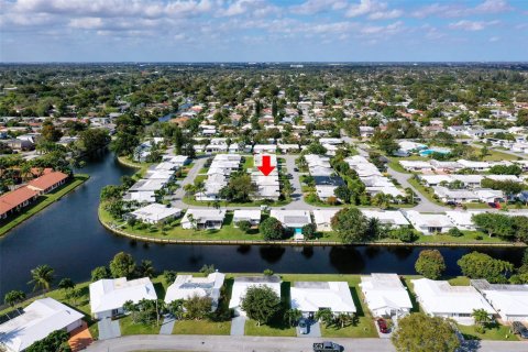 Casa en venta en Tamarac, Florida, 2 dormitorios, 147.44 m2 № 1038284 - foto 2