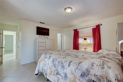 House in Tamarac, Florida 2 bedrooms, 147.44 sq.m. № 1038284 - photo 23