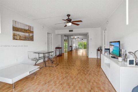 Copropriété à vendre à Lauderhill, Floride: 2 chambres, 102.66 m2 № 1306294 - photo 12