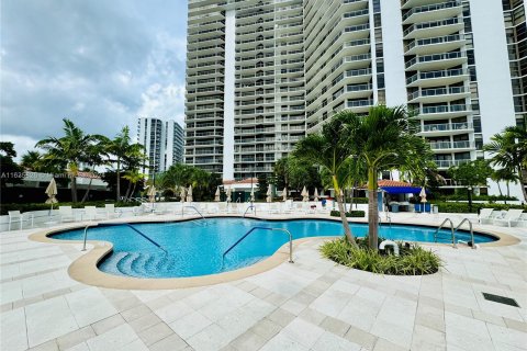 Condominio en venta en Aventura, Florida, 2 dormitorios, 136.57 m2 № 1306184 - foto 9