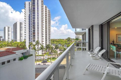 Condominio en venta en Aventura, Florida, 2 dormitorios, 136.57 m2 № 1306184 - foto 11