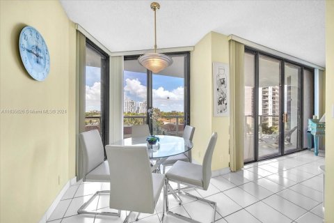 Condominio en venta en Aventura, Florida, 2 dormitorios, 136.57 m2 № 1306184 - foto 5