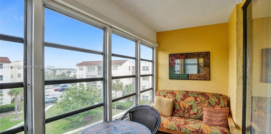 Condo in Lauderdale Lakes, Florida, 1 bedroom  № 1236032