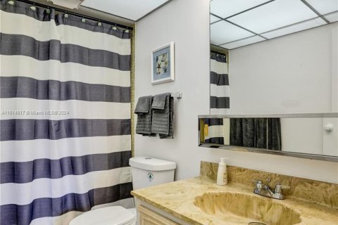 Condo in Lauderdale Lakes, Florida, 1 bedroom  № 1236032 - photo 22