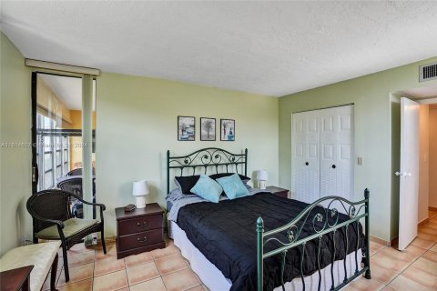 Condo in Lauderdale Lakes, Florida, 1 bedroom  № 1236032 - photo 25