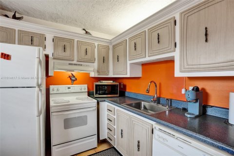 Condo in Lauderdale Lakes, Florida, 1 bedroom  № 1236032 - photo 8