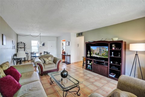 Condominio en venta en Lauderdale Lakes, Florida, 1 dormitorio, 69.49 m2 № 1236032 - foto 18