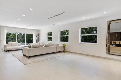 Casa en venta en Hallandale Beach, Florida, 6 dormitorios, 552.68 m2 № 1236024 - foto 6