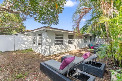 House in Wilton Manors, Florida 4 bedrooms, 221.48 sq.m. № 1024259 - photo 6