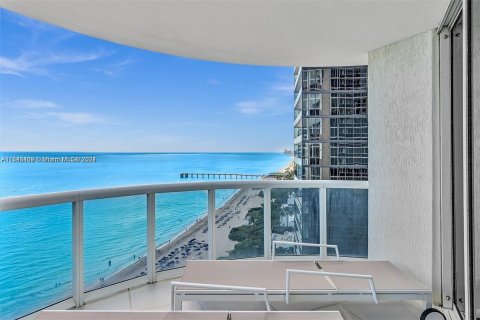 Condominio en venta en Sunny Isles Beach, Florida, 3 dormitorios, 255.95 m2 № 1033457 - foto 4