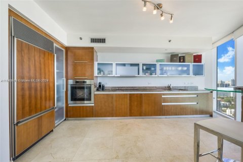 Condominio en venta en Sunny Isles Beach, Florida, 3 dormitorios, 255.95 m2 № 1033457 - foto 11
