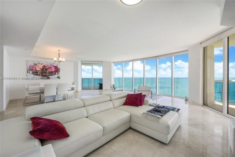Condominio en venta en Sunny Isles Beach, Florida, 3 dormitorios, 255.95 m2 № 1033457 - foto 10