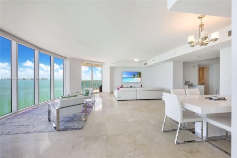 Condominio en venta en Sunny Isles Beach, Florida, 3 dormitorios, 255.95 m2 № 1033457 - foto 9