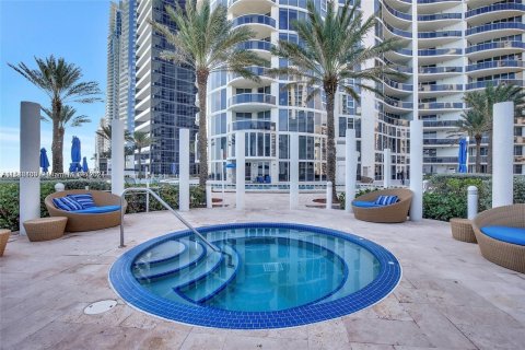 Condominio en venta en Sunny Isles Beach, Florida, 3 dormitorios, 255.95 m2 № 1033457 - foto 27