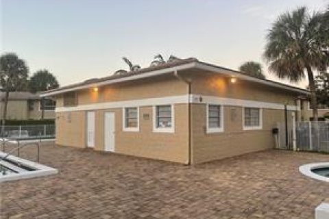 Copropriété à vendre à Coral Springs, Floride: 2 chambres, 71.35 m2 № 1160425 - photo 2
