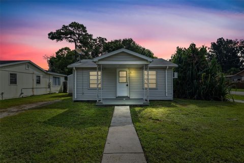 Casa en venta en Saint Petersburg, Florida, 4 dormitorios, 107.4 m2 № 1402434 - foto 1