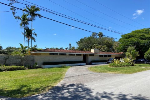 House in Miami, Florida 2 bedrooms, 161.56 sq.m. № 1415368 - photo 1