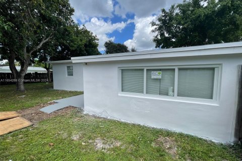 Villa ou maison à louer à Lauderhill, Floride: 4 chambres, 167.41 m2 № 1348884 - photo 22