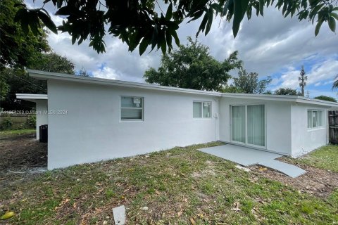 Villa ou maison à louer à Lauderhill, Floride: 4 chambres, 167.41 m2 № 1348884 - photo 21