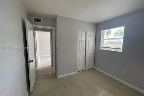 Casa en alquiler en Lauderhill, Florida, 4 dormitorios, 167.41 m2 № 1348884 - foto 18