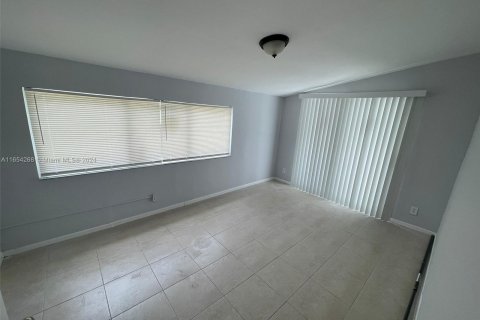 Casa en alquiler en Lauderhill, Florida, 4 dormitorios, 167.41 m2 № 1348884 - foto 3