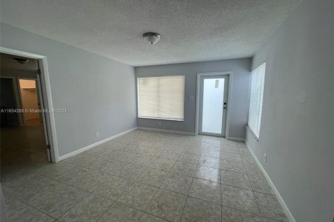 Casa en alquiler en Lauderhill, Florida, 4 dormitorios, 167.41 m2 № 1348884 - foto 7