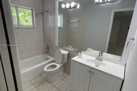 Casa en alquiler en Lauderhill, Florida, 4 dormitorios, 167.41 m2 № 1348884 - foto 12