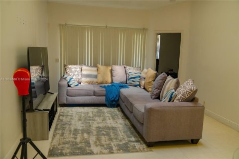 Condo in Lauderhill, Florida, 1 bedroom  № 1348835 - photo 24