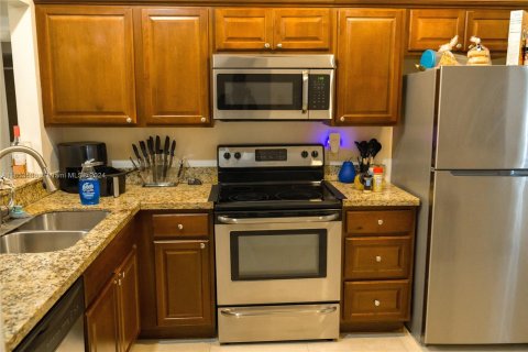 Condo in Lauderhill, Florida, 1 bedroom  № 1348835 - photo 10