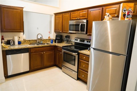 Condo in Lauderhill, Florida, 1 bedroom  № 1348835 - photo 1