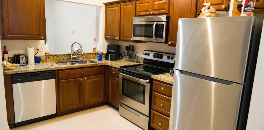 Condo in Lauderhill, Florida, 1 bedroom  № 1348835