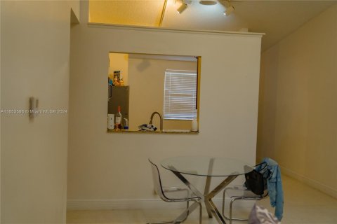 Condo in Lauderhill, Florida, 1 bedroom  № 1348835 - photo 27