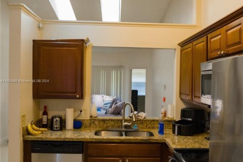 Condo in Lauderhill, Florida, 1 bedroom  № 1348835 - photo 3