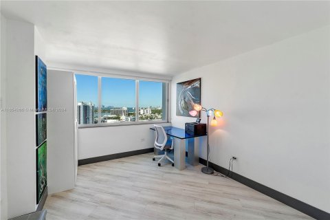 Condo in Miami Beach, Florida, 2 bedrooms  № 1348883 - photo 26