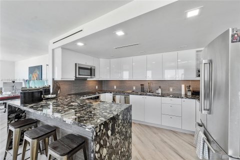 Copropriété à vendre à Miami Beach, Floride: 2 chambres, 135.17 m2 № 1348883 - photo 13