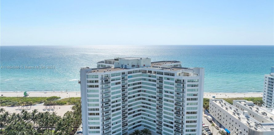 Condo in Miami Beach, Florida, 2 bedrooms  № 1348883