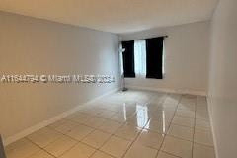 Condo in Plantation, Florida, 2 bedrooms  № 1328686 - photo 15